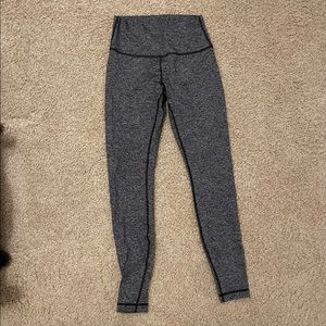 Lululemon Full length Leggings Black speckled pattern Size 8